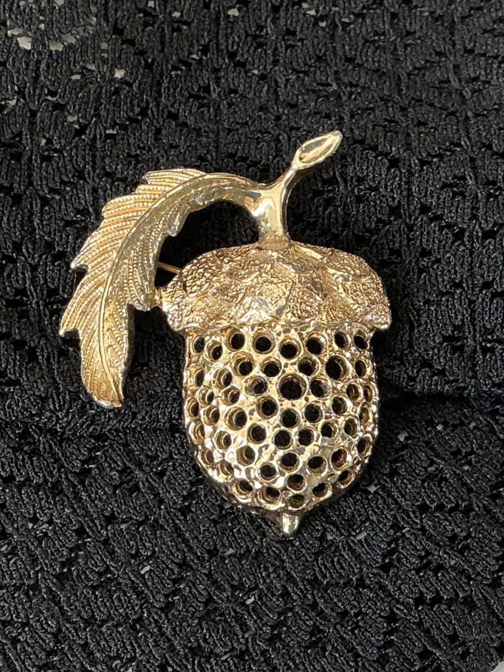 Vintage 1973 Sarah Coventry Golden Acorn Brooch Autumn Gold Tone Pin